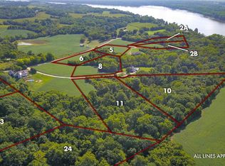 2 Eagle Crest Ln #B, Golden Eagle, IL 62036