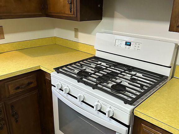 5th image of 281 Glen Dr