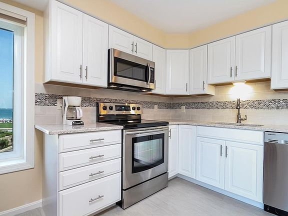 4th image of 8 Oceanside Pl #8
