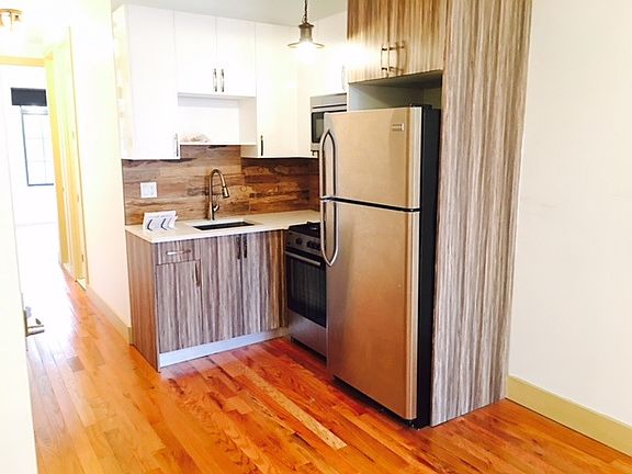 5th image of 215 Boerum St