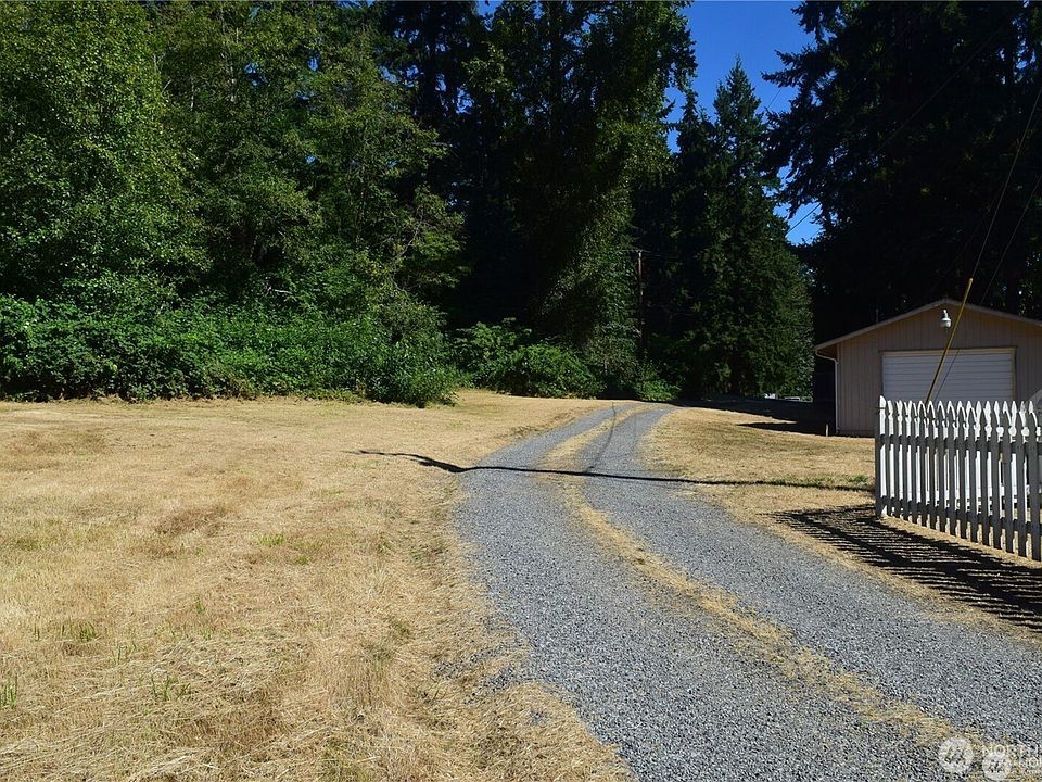 2nd image of 1814 Larch Way
