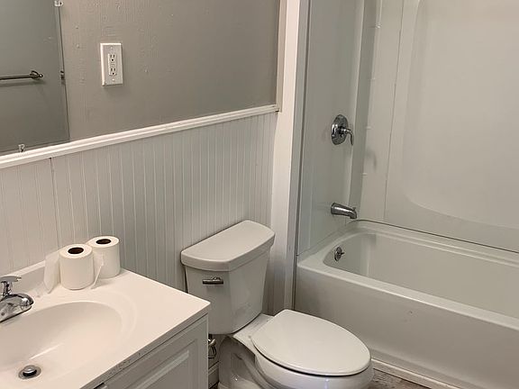 4th image of 135 Lafayette Sq #3L
