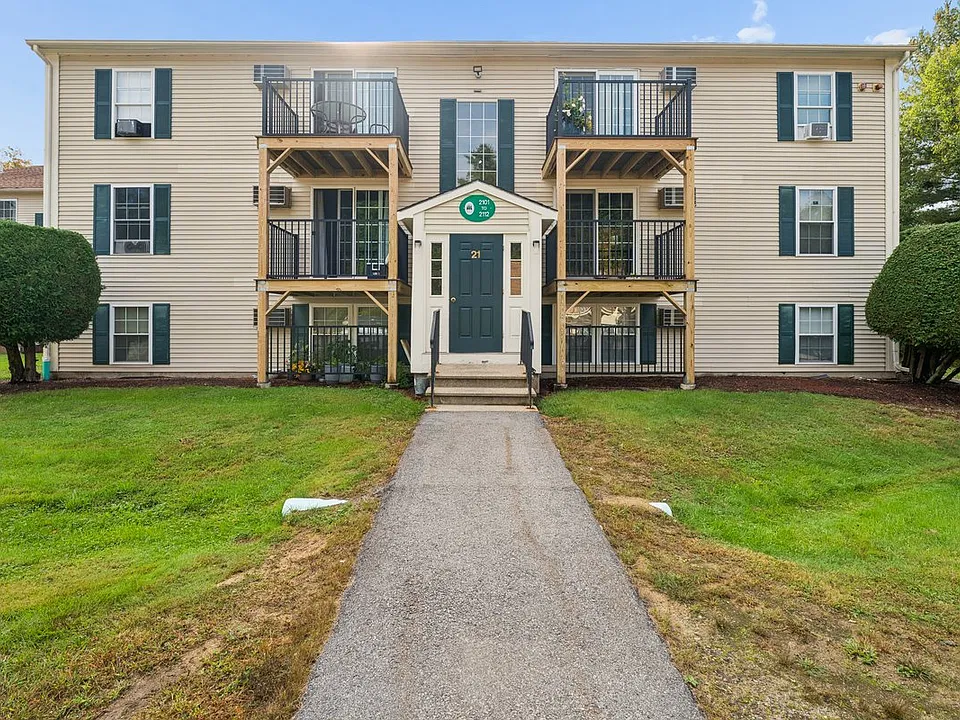 2102 White Cedar Blvd