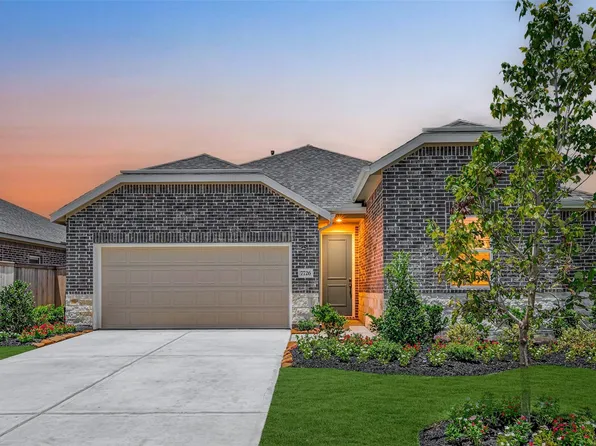 7726 Jade Crest Dr, Angleton, TX 77515
