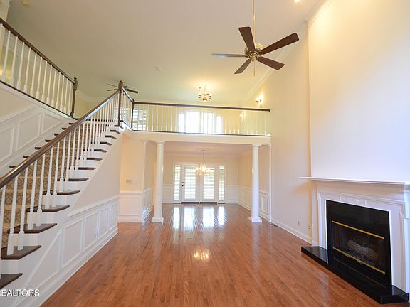 2nd image of 819 Ethans Glen Dr