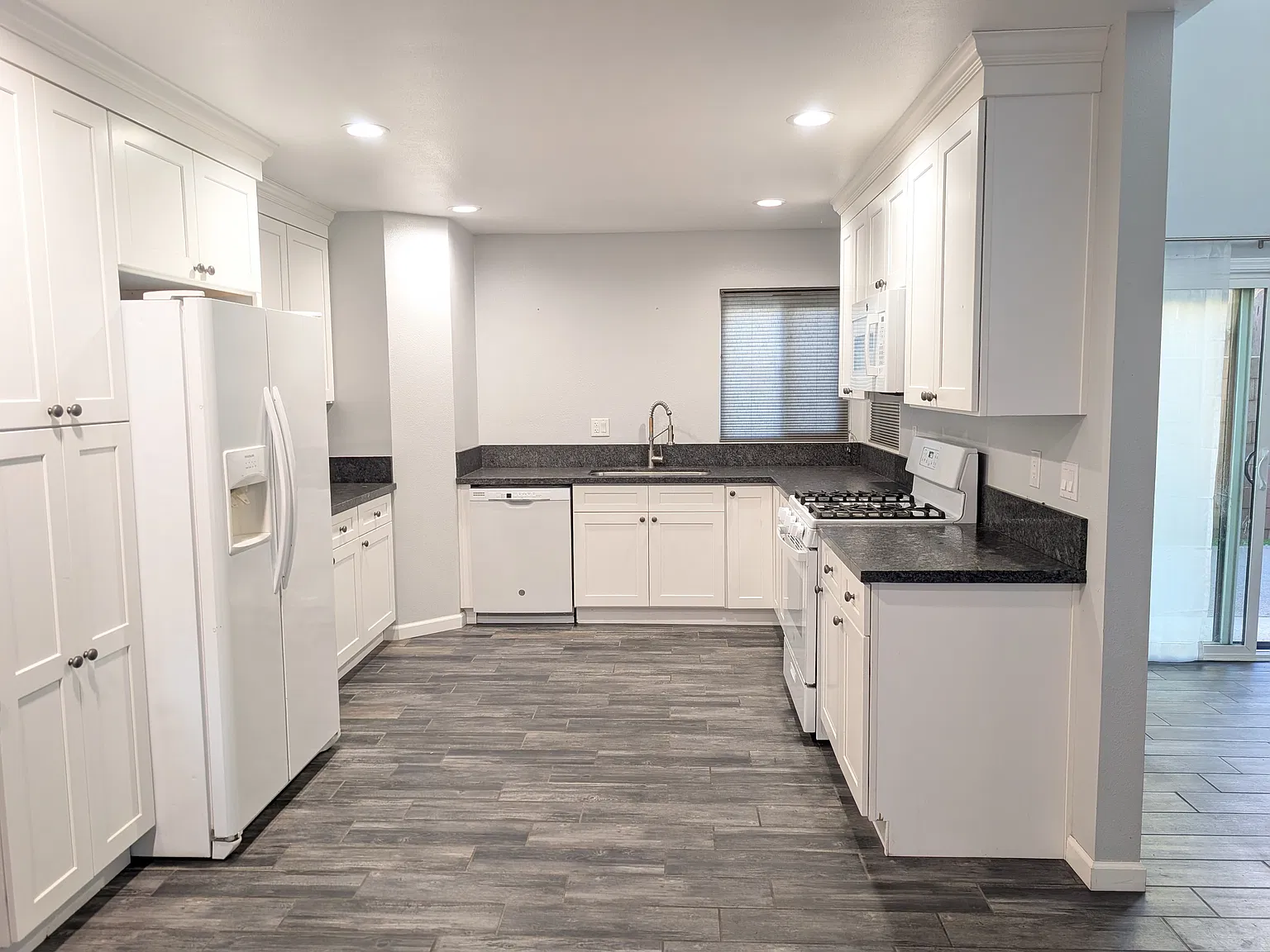 2 bed, 2.5 bath, 1387 sqft, $2,850 — Photo 4