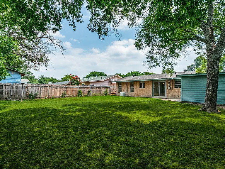 451 Kate Schenck Ave — Photo 10