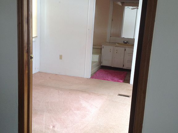 master bedroom w/bath