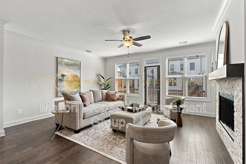 3 bed, 3.5 bath, 2000 sqft, $2,800 — Photo 3