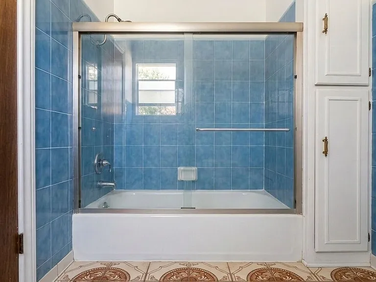 1536 N Mariposa Ave — Photo 6