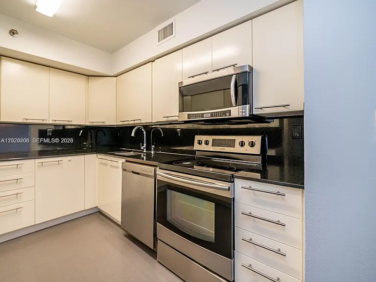 3600 Mystic Pointe Dr #808 — Photo 6