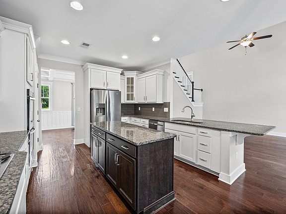 5th image of 30 Lucerne Ct