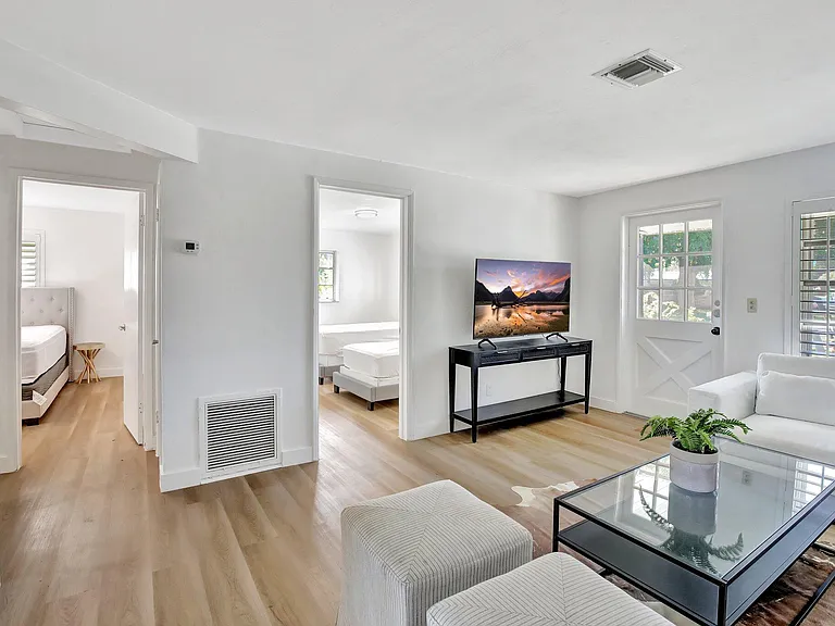 3019 N 57th Dr — Photo 7