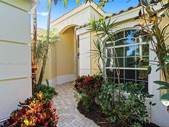 5th image of 16053 Villa Vizcaya Pl