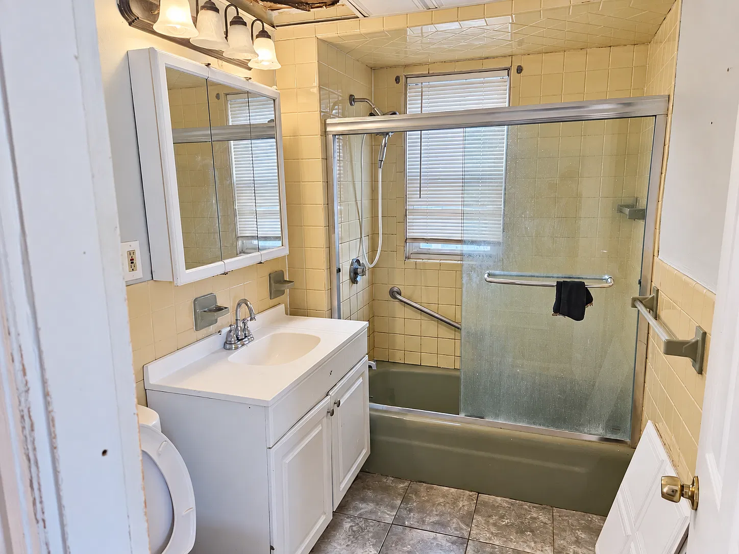 3 bed, 1156 sqft, $2,900 — Photo 2