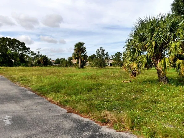 832 SW Glenview Court, Port St Lucie, FL 34953