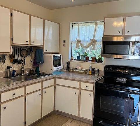 3rd image of 59 Cardinal Dr #B