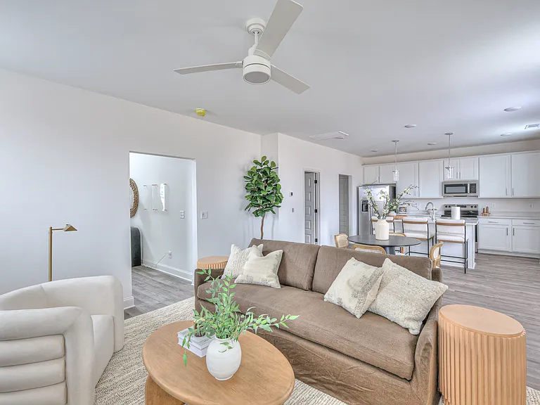 Lakeside Residences — Photo 45
