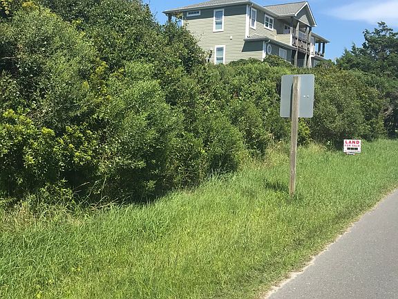 Street view-open lot on L.
