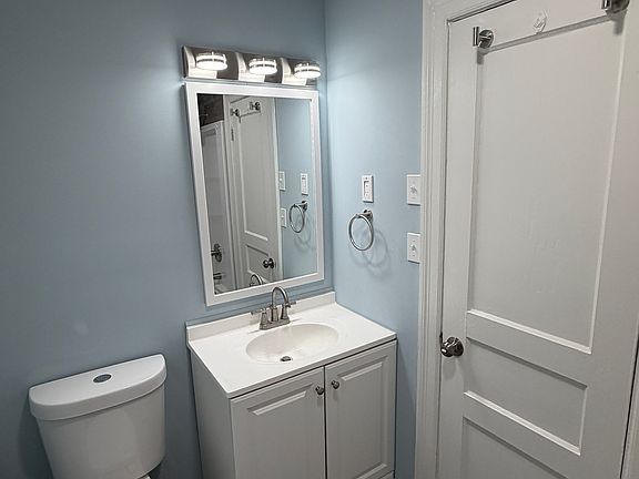 4th image of 1001 Woodland Ct