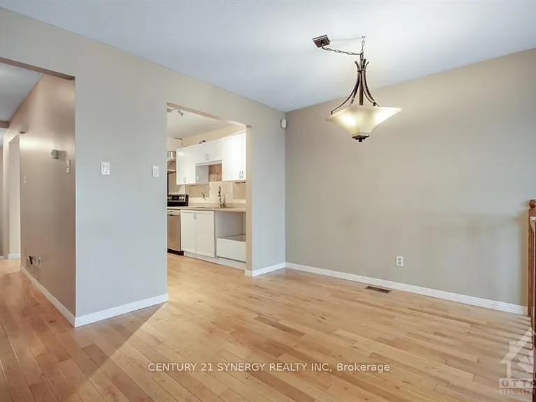 532 Pocono Cres — Photo 8