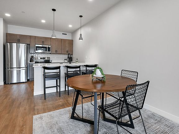 3rd image of 115 E Washington St #311