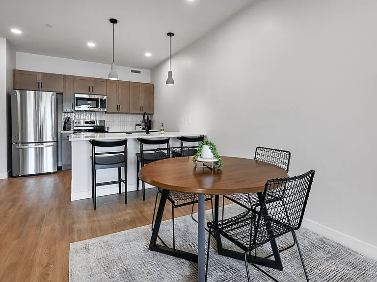 Urbane115 Apartments — Photo 2