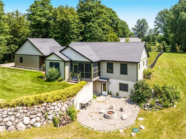 11300 E Brigadoon Ln, Suttons Bay, MI 49682