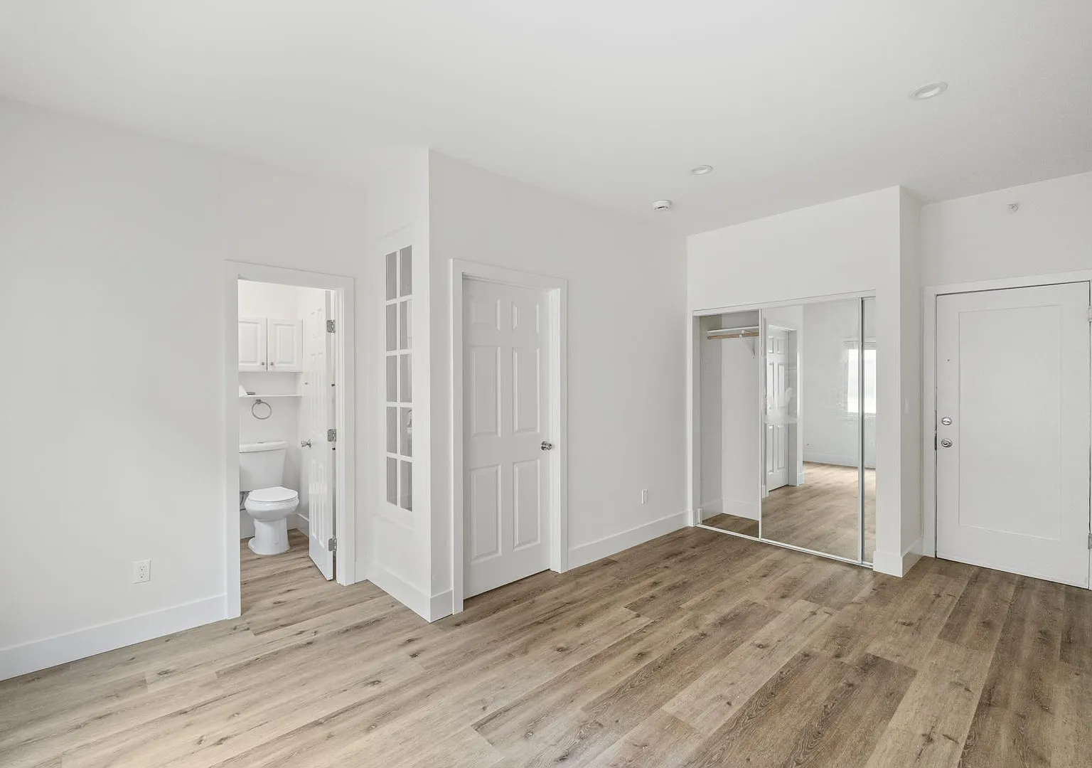 1623 N Mariposa — Photo 4