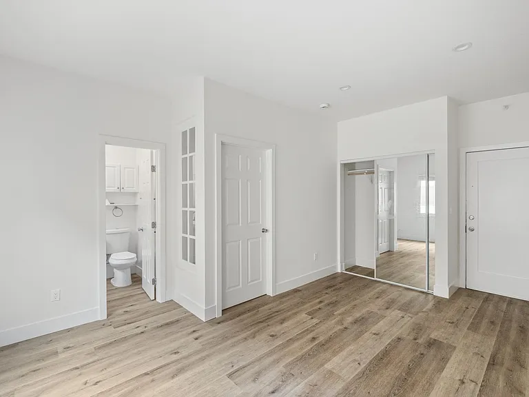 1623 N Mariposa — Photo 49