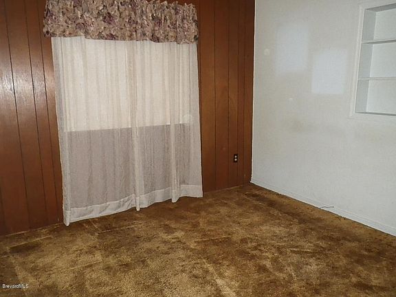 5th image of 1635 Barna Ave