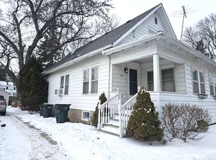 528 Sheridan Rd APT 1, Winthrop Harbor, IL 60096