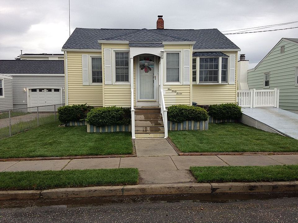 Front with grass