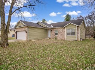 1135 Nassau Dr, Edwardsville, IL
