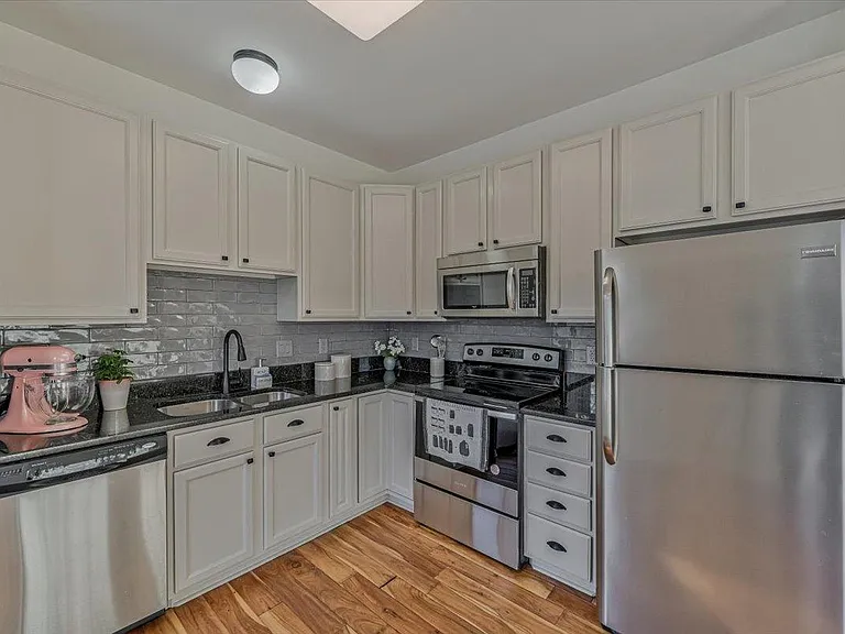 643 Huffine Manor Cir — Photo 10