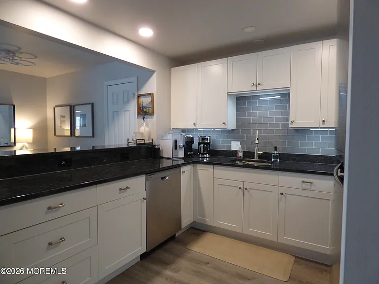 1 Osborne Pl #44-SEA — Photo 3