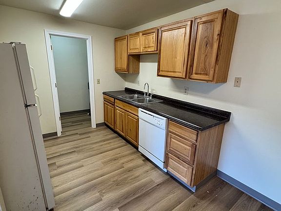 3rd image of 960 NW Hayes Ave APT 5