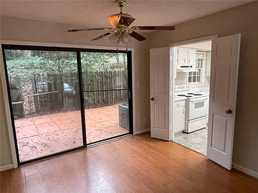 2 bed, 1.5 bath, 1040 sqft, $2,000 — Photo 4