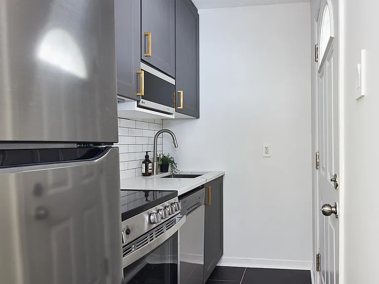 331 Catherine St — Photo 9