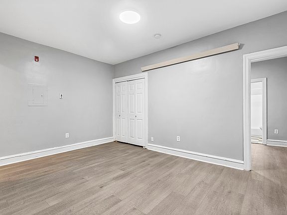 5th image of 2100 W Tioga St APT 309