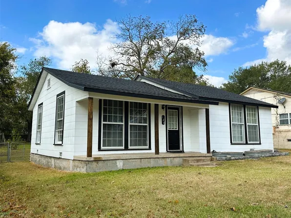 128 S Harris St, Bellville, TX 77418