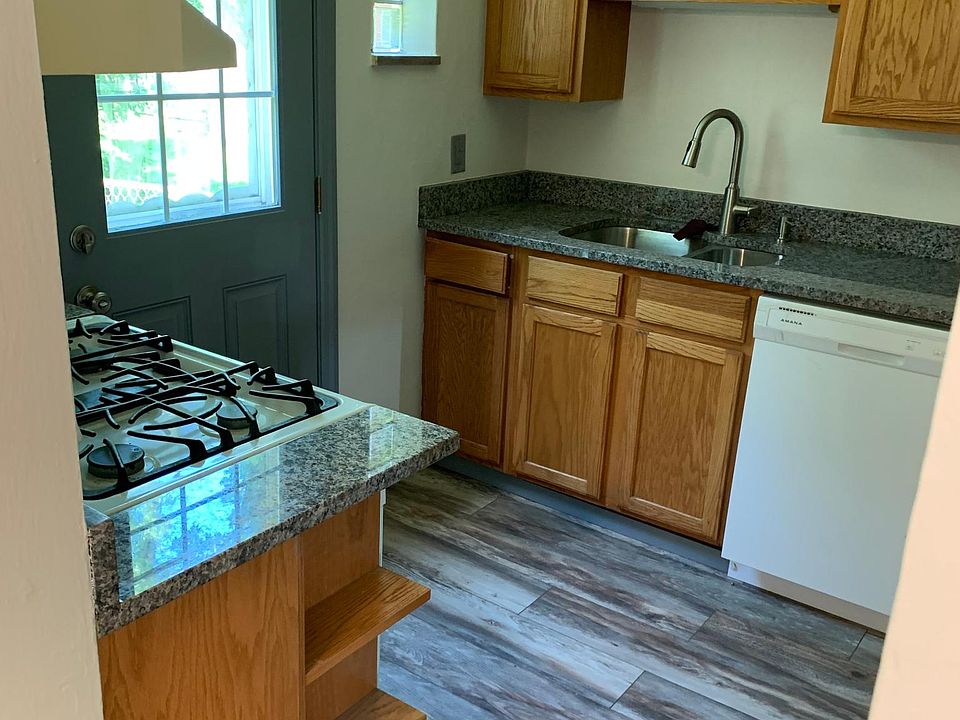 Dining room into kitchen
