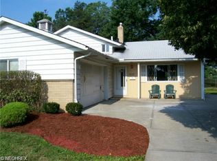 6000 White Pine Dr, Bedford Heights, OH