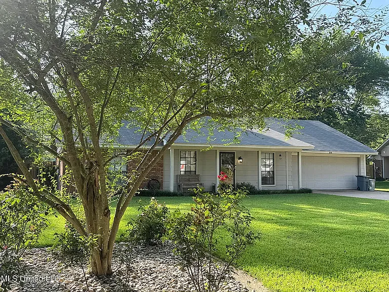 89 Twin Oaks Dr — Photo 1