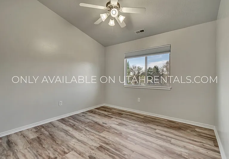279 E Ailee Ln — Photo 13
