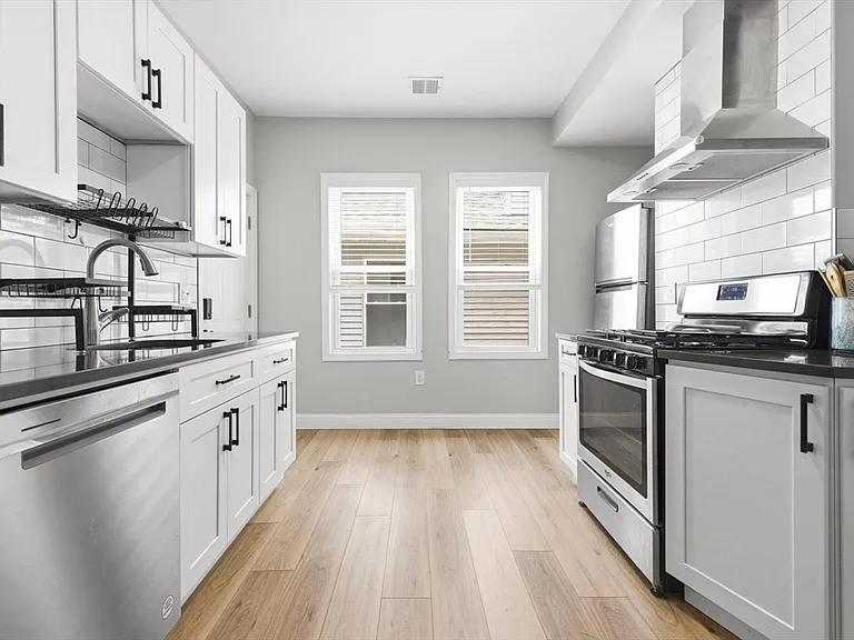 125-127 Arsenal St #2 — Photo 12