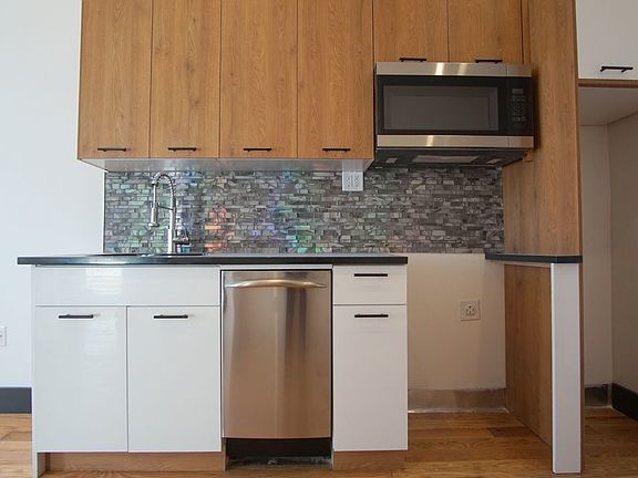 4th image of 2621 Newkirk Ave APT 2