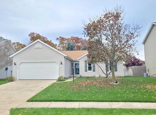 1916 Miniature Rose Ln, Mishawaka, IN 46544