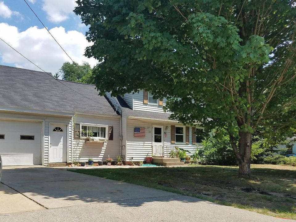 1st image of 3840 Standish Ave NE