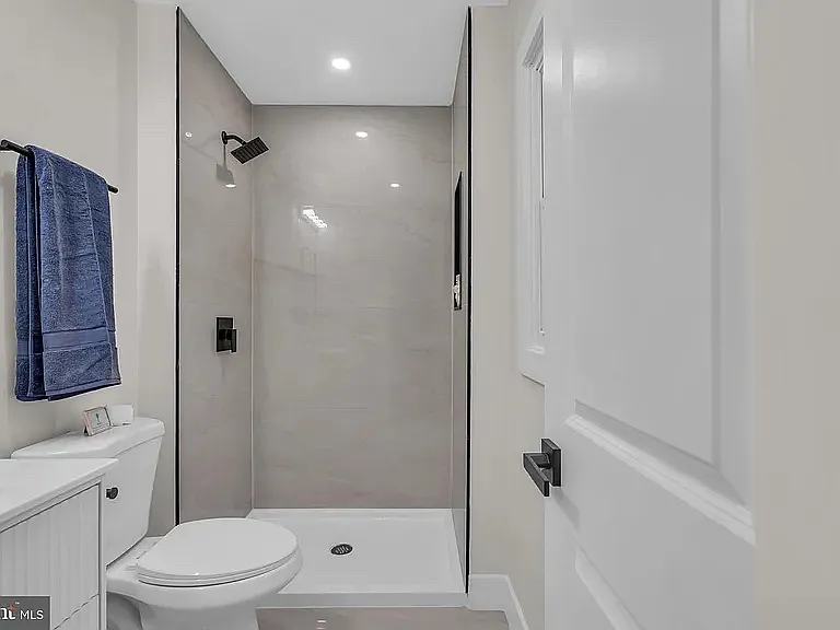 142 Eastbrook Ln — Photo 10